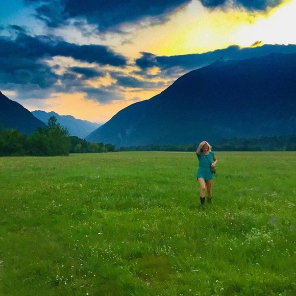 Meet your Posher, Laura - Picture 4 of 4